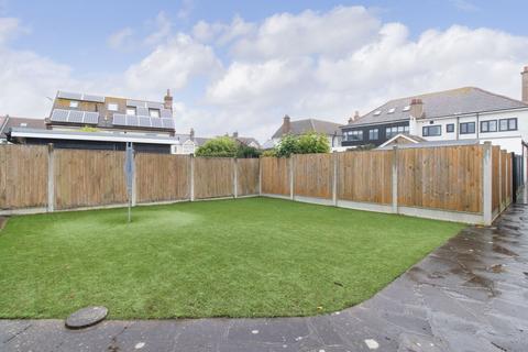 2 bedroom flat for sale, Swinburne Avenue, Broadstairs, CT10