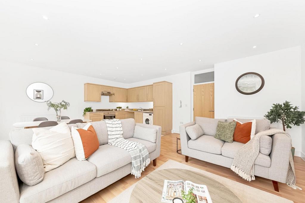 Queens Road, Peckham, London, SE15 2 bed apartment for sale £450,000