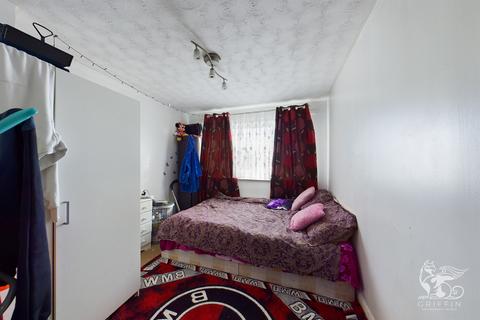 2 bedroom flat for sale, Argent Street, RM17
