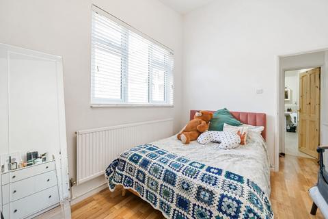 1 bedroom bungalow for sale, Hilversum Crescent, London