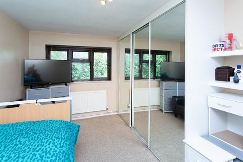28 Mountbatten Close, St Albans, AL1 5AX