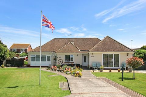 4 bedroom detached bungalow for sale, St. Marys Road, New Romney TN28