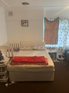 2 bedroom maisonette to rent, Old Church Lane, London, NW9