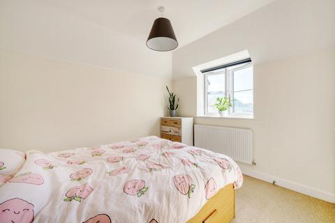 2 bedroom flat for sale, Hartfield Road, Leatherhead, KT22
