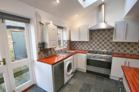 2 bedroom terraced house to rent, Adlington Road, Bollington