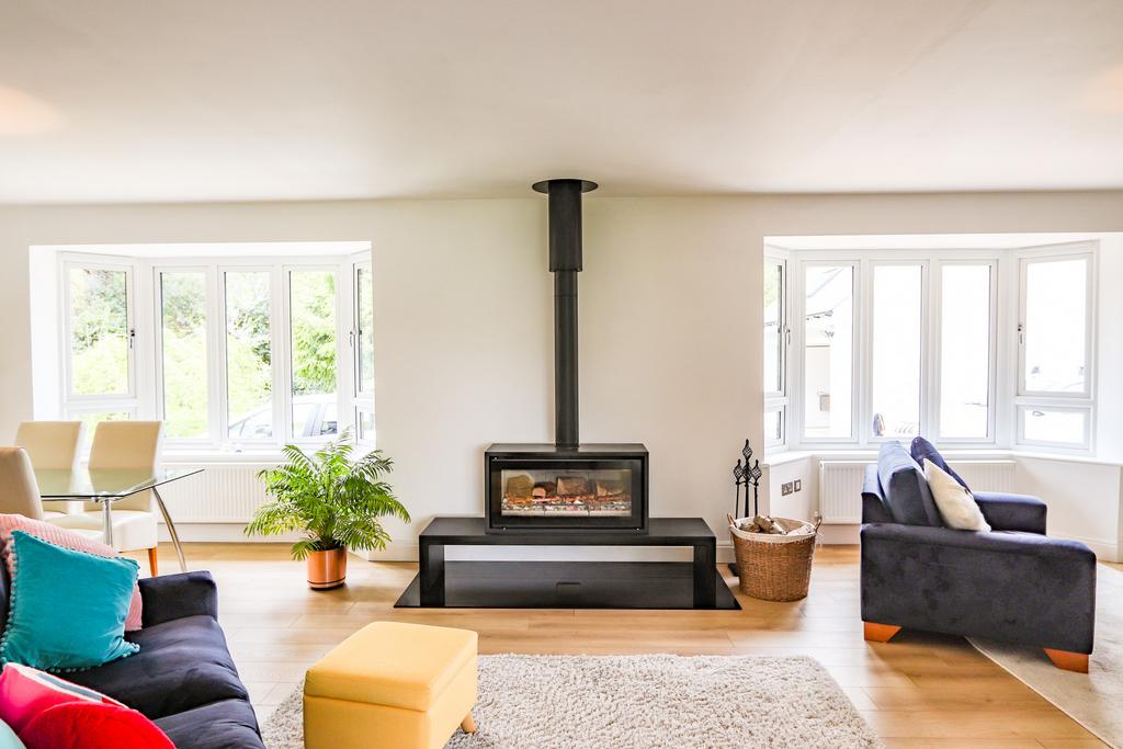 Living/dining area