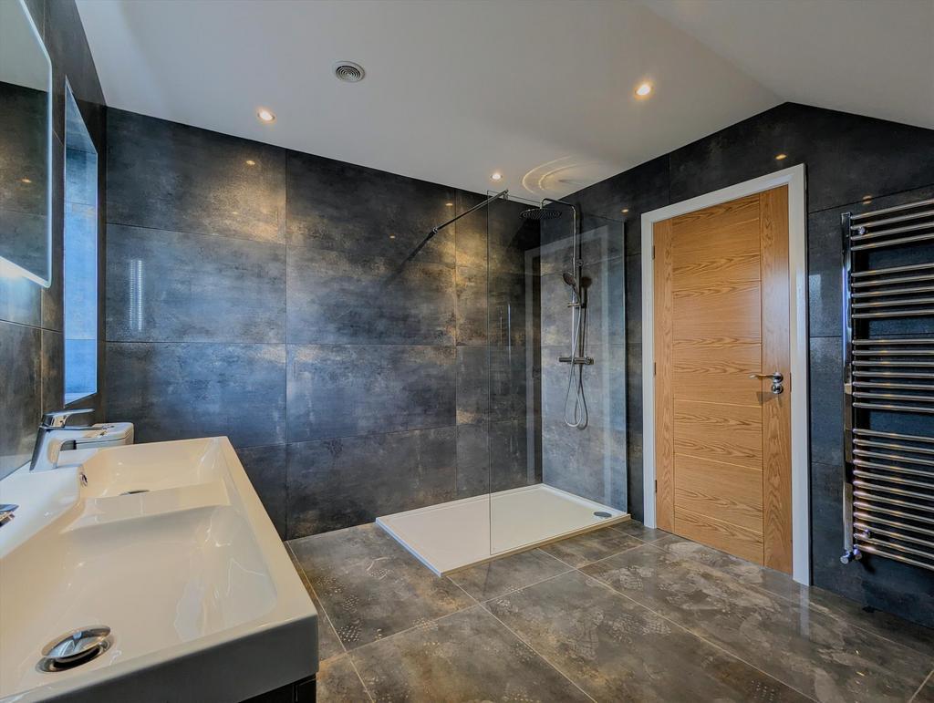 Master En Suite New