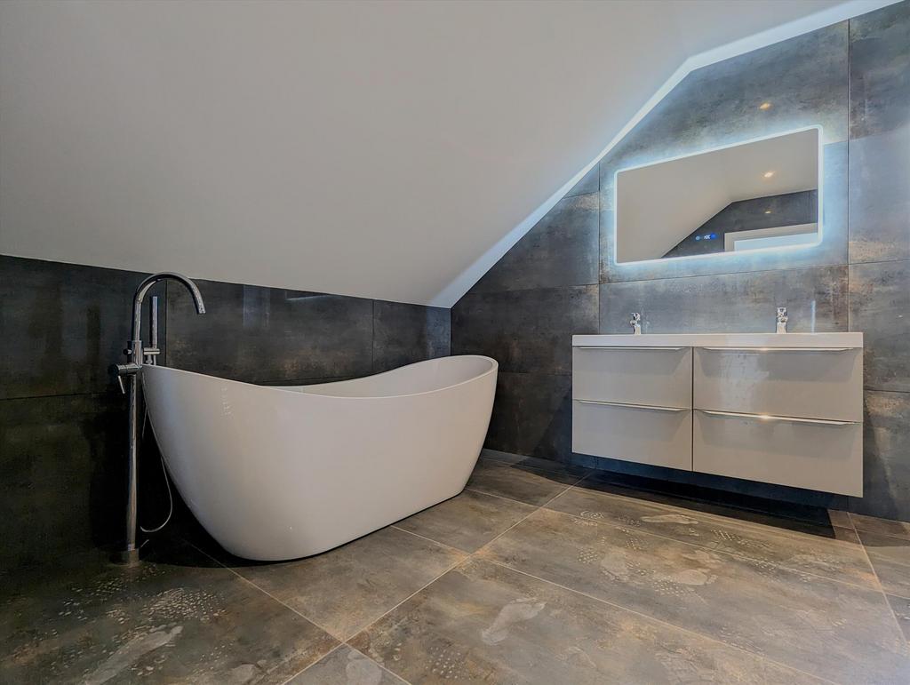 Master En Suite New