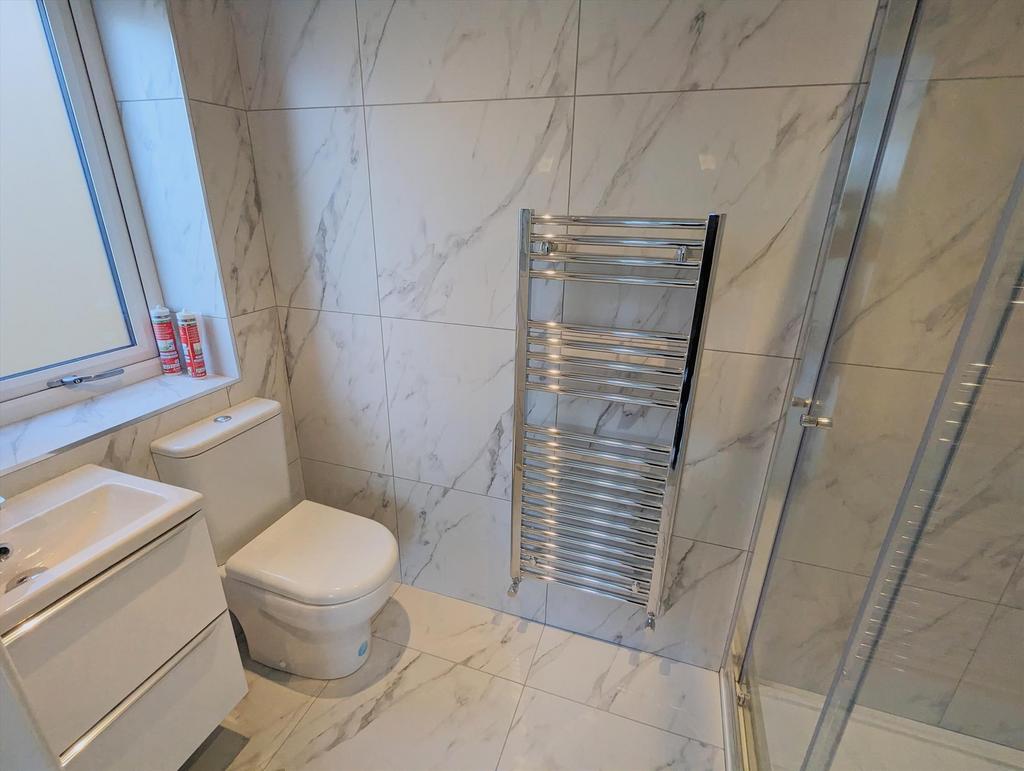 Bedroom Two En Suite