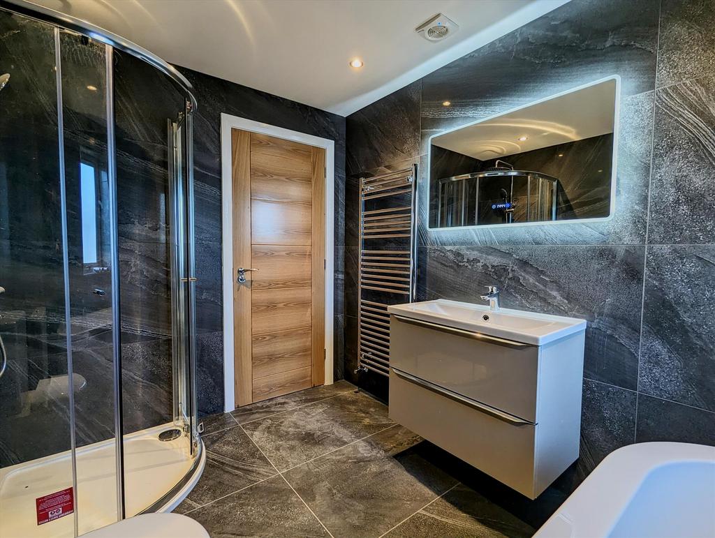 Family Bathroom New