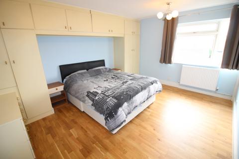 2 bedroom maisonette to rent, Hampton Road, Worcester Park KT4