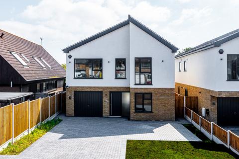 4 bedroom detached house for sale, Ness Road, Southend-on-sea, SS3