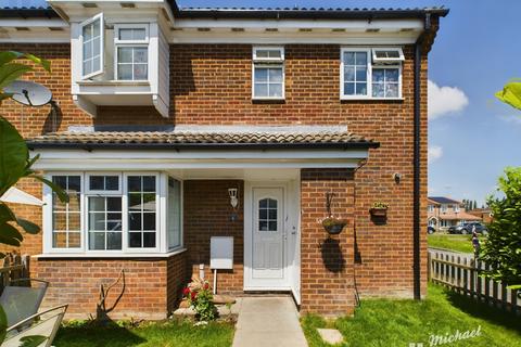 2 bedroom cluster house for sale, Iris Close, Aylesbury, Buckinghamshire