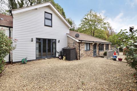 3 bedroom bungalow for sale, Lingmere Close, Essex IG7