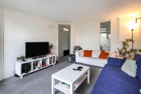 3 bedroom flat for sale, Blantyre Walk, SW10