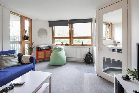 3 bedroom flat for sale, Blantyre Walk, SW10