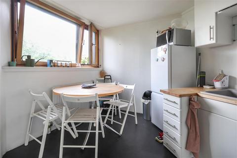 3 bedroom flat for sale, Blantyre Walk, SW10