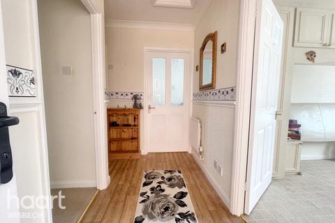 2 bedroom bungalow for sale, Petts Close, Wisbech