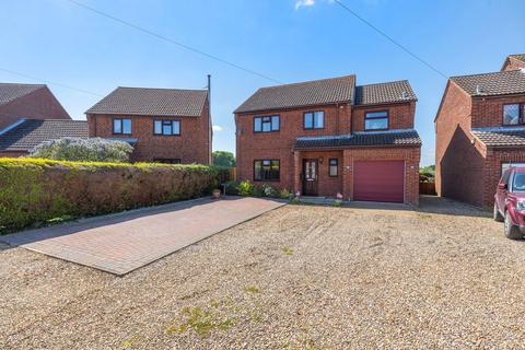 4 bedroom detached house for sale, Highfield Way, Coltishall