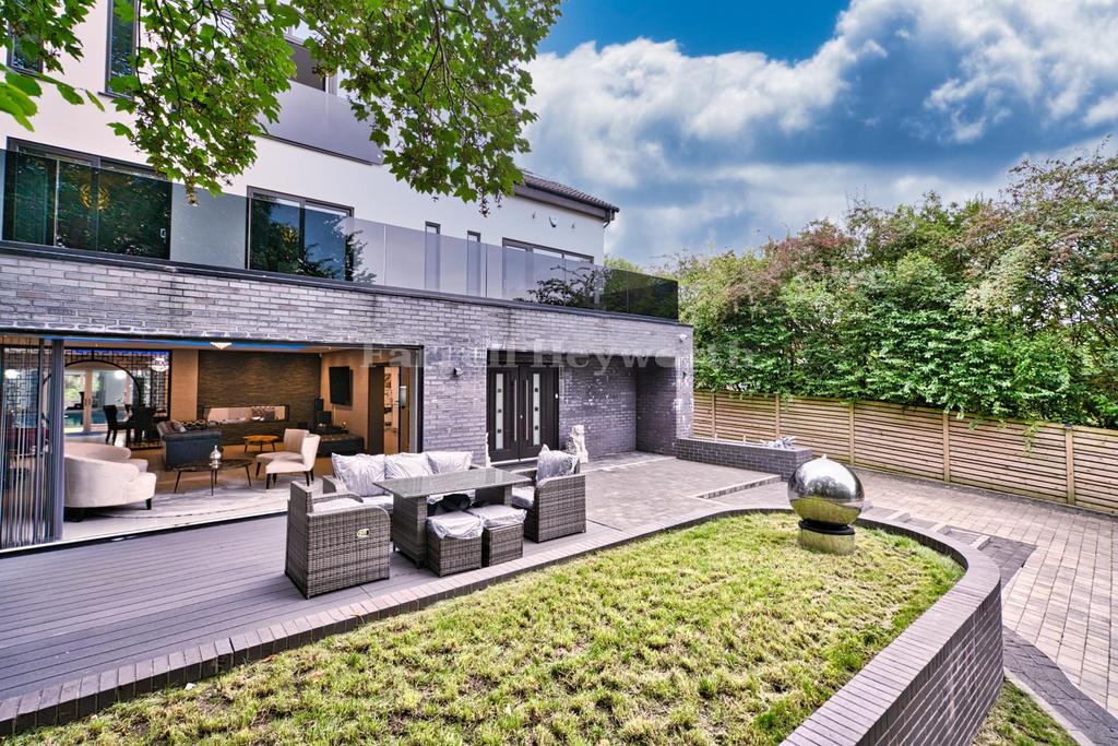 Front Terrace &amp; Gard