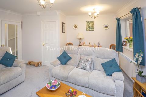 38 Dowie Close, Barrow-in-furness, LA13 0SZ