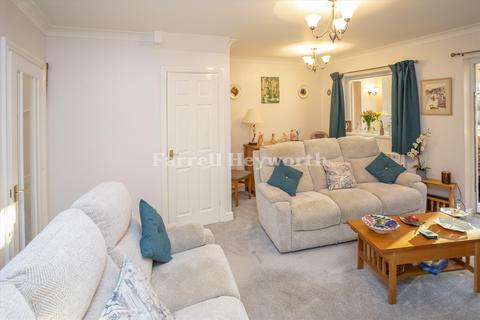 38 Dowie Close, Barrow-in-furness, LA13 0SZ