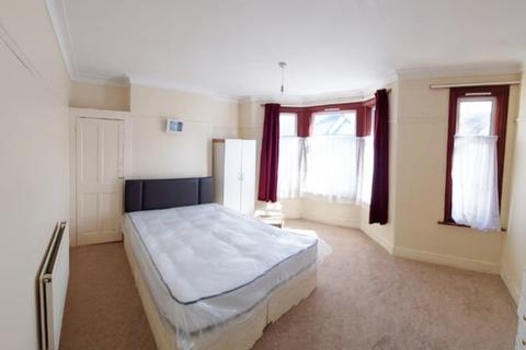 3 bedroom terraced house to rent, London, E6