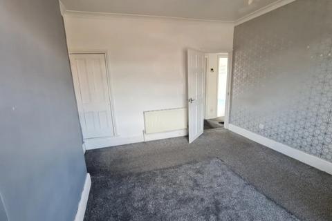 3 bedroom terraced house to rent, Highfield Road, Rowley Regis B65