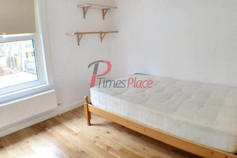 2 bedroom apartment to rent, Longley Road, London SW17