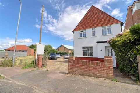 5 bedroom detached house for sale, Walton on the Naze CO14