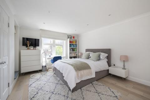 2 bedroom flat for sale, Keswick Road, London