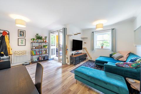 2 bedroom apartment for sale, School Hill, Wrecclesham, Farnham, Surrey, GU10