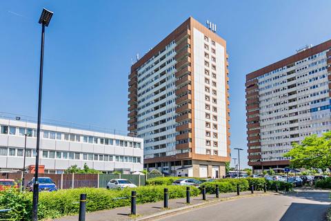 2 bedroom flat for sale, Biscoe Close, Hounslow, TW5