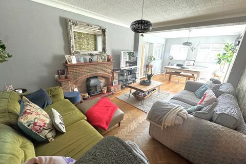 4 Ashview Close, Ashford, TW15 3RF