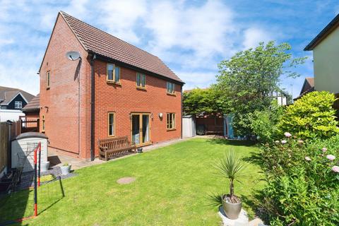 4 bedroom detached house for sale, Denham Vale, Rayleigh, SS6