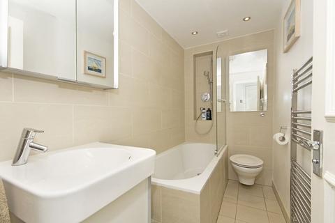 2 bedroom ground floor maisonette to rent, Disraeli Road, London, SW15
