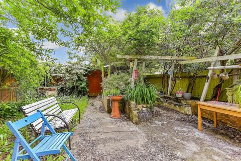 27 Laurel Crescent, Croydon, CR0 8LY
