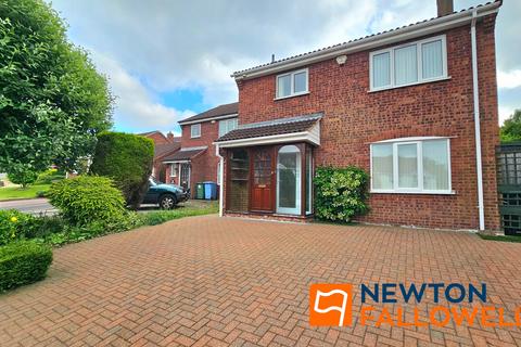 4 bedroom detached house to rent, The Bridleway, Forest Town, NG19
