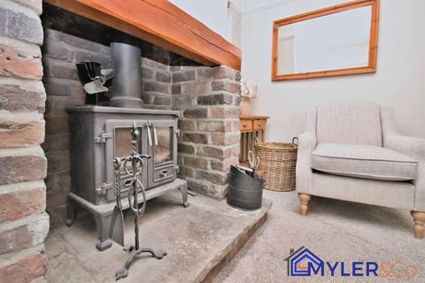 3 bedroom cottage for sale, Hall Lane, Cronton, Widnes, WA8