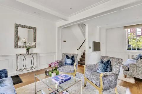 3 bedroom end of terrace house to rent, Caroline Terrace, London, SW1W