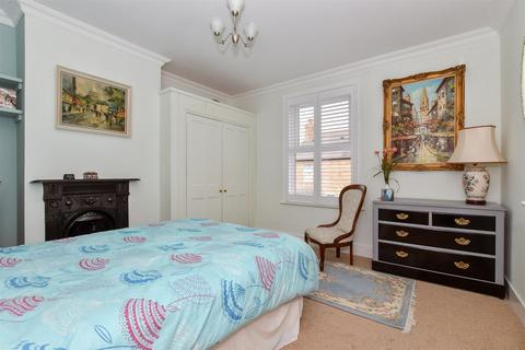 6 Cobden Road, Hythe, CT21 6EY