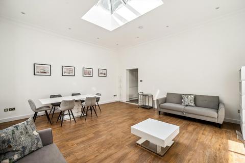 2 bedroom flat to rent, Queen's Gardens, Hyde Park, London, W2.