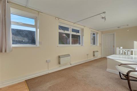 1 bedroom flat to rent, High Street, Lutterworth, LE17