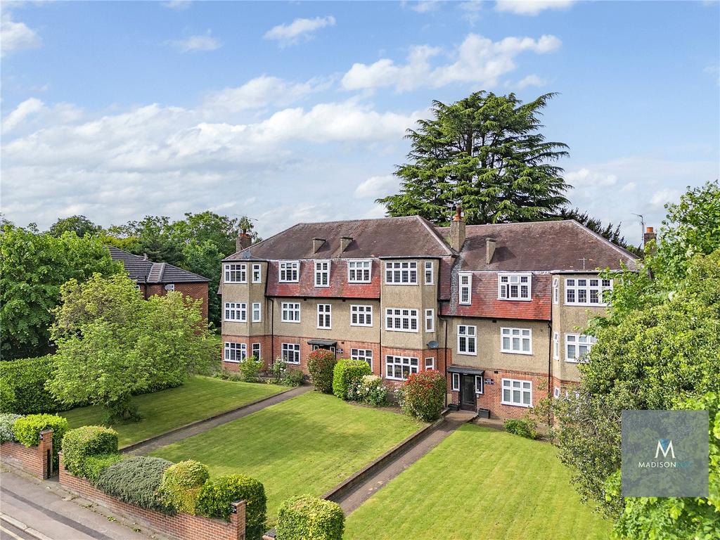 Buckhurst Hill, Essex IG9 2 bed apartment to rent £1,650 pcm (£381 pw)