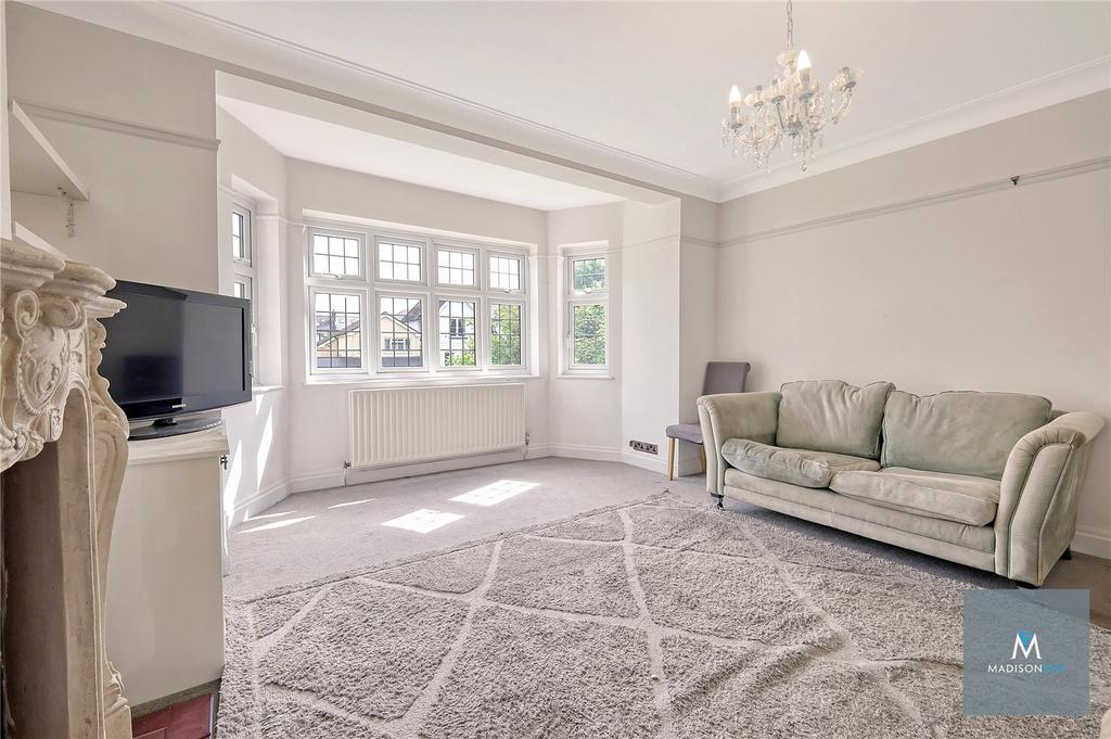 Buckhurst Hill, Essex IG9 2 bed apartment to rent £1,650 pcm (£381 pw)