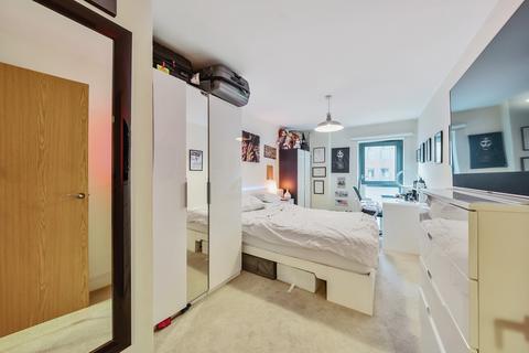 2 bedroom apartment for sale, Montreal House, Surrey Quays Road, London, SE16