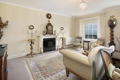 2 bedroom flat for sale, Den Crescent, Teignmouth, TQ14