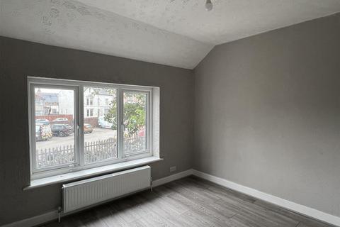 1 bedroom property to rent, Wellington Road, Rhyl, LL18