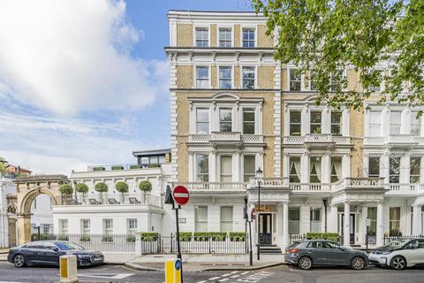 3 bedroom flat for sale, Courtfield Gardens, South Kensington