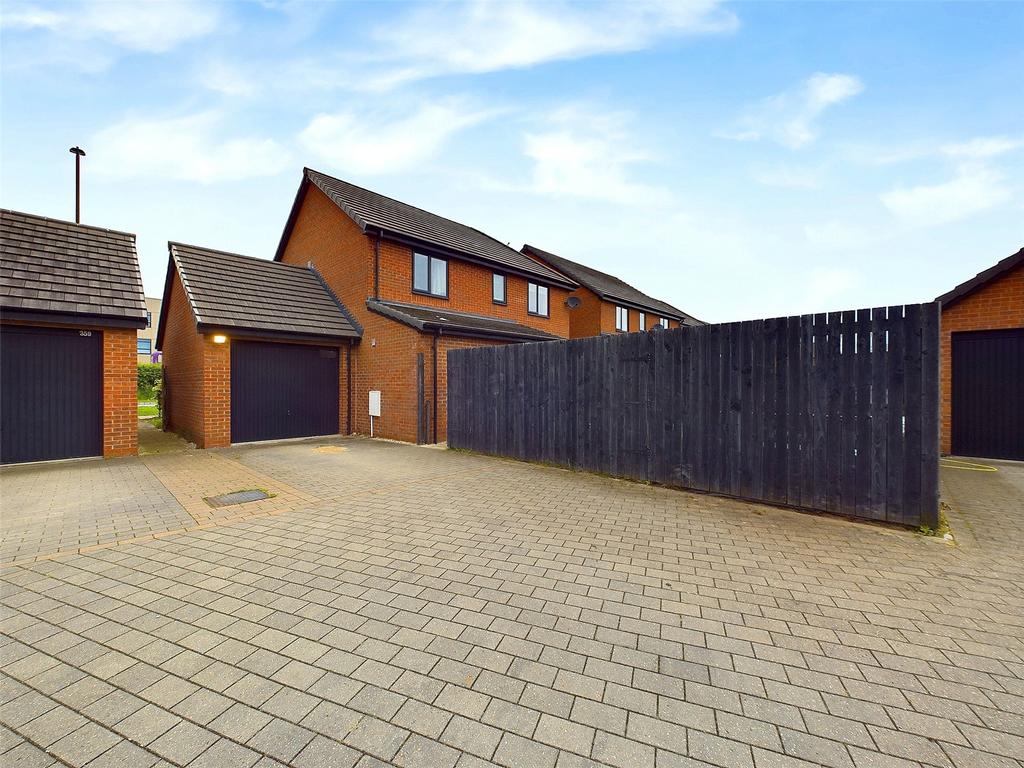 Rear Aspect/Parking